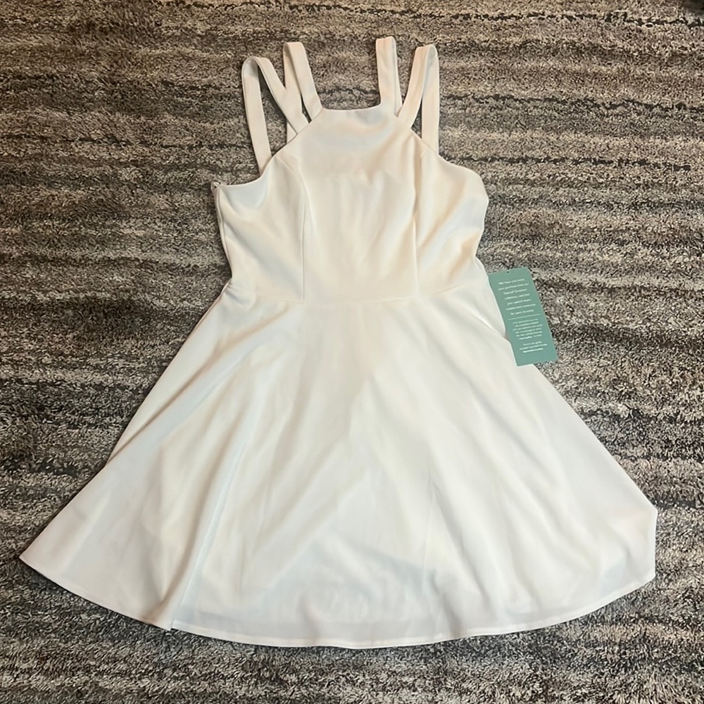 NWT B. Smart White Flowy Dress